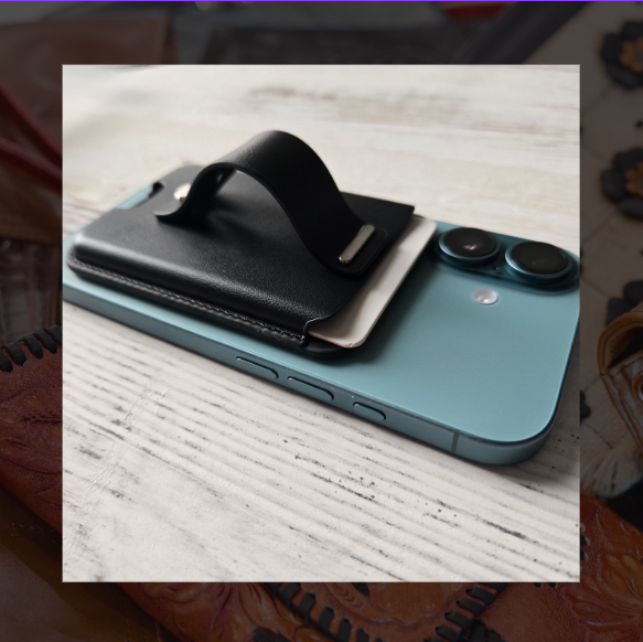 Magnetic cardholder wallet